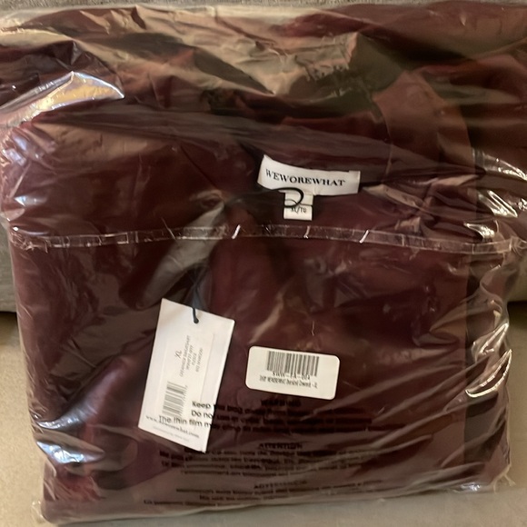 WeWoreWhat Maroon Crewneck Sweatshirt XL - Picture 4 of 4